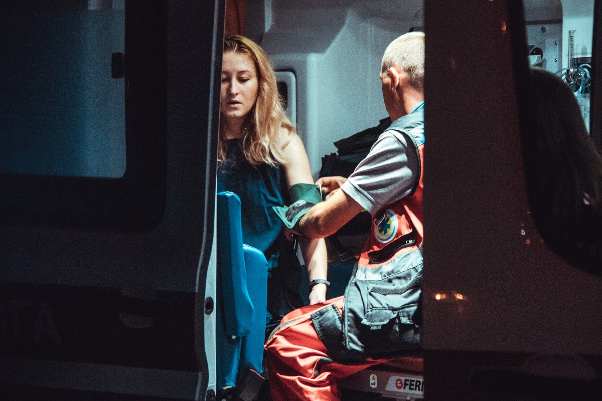 Помощь медиков понадобилась жительнице ближайшего дома