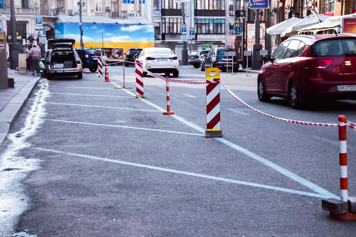 Пешеходную зону рынка со стороны БЦ "Арена Сити" будет разделять небольшой забор Пешеходную зону рынка со стороны БЦ "Арена Сити" будет разделять небольшой забор