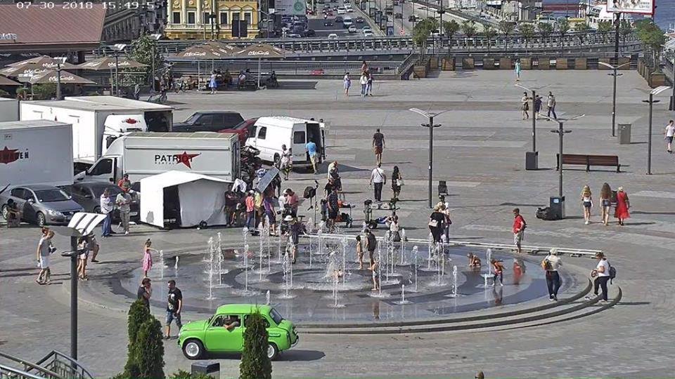 На Почтовой площади съемочная группа самовольно спилила ограждающий столбик, чтобы проехать на пешеходную зону