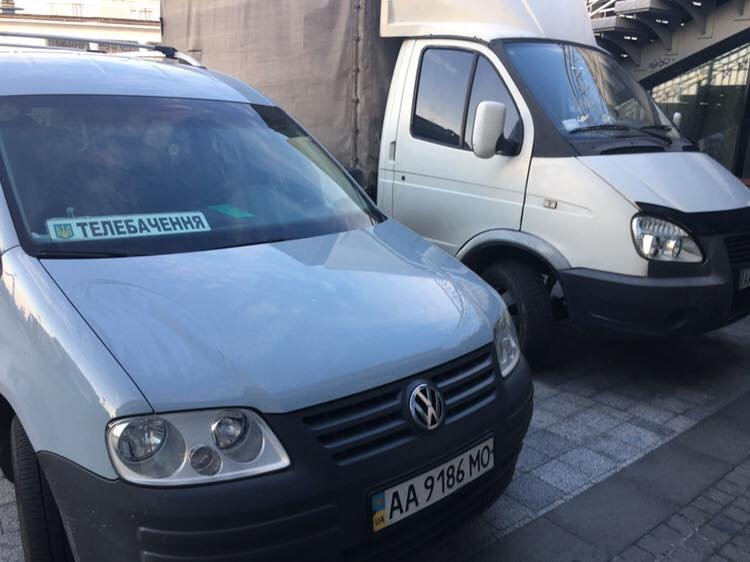 У продакшн-группы не было официальных разрешений на съемки и проезд техники на пешеходную зону Почтовой площади