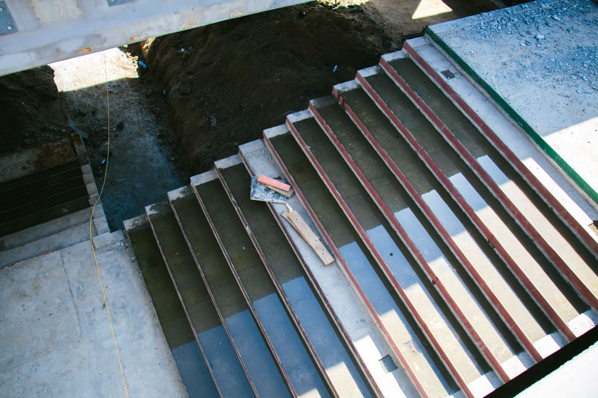 Также на трамвайной остановке установят современное освещение