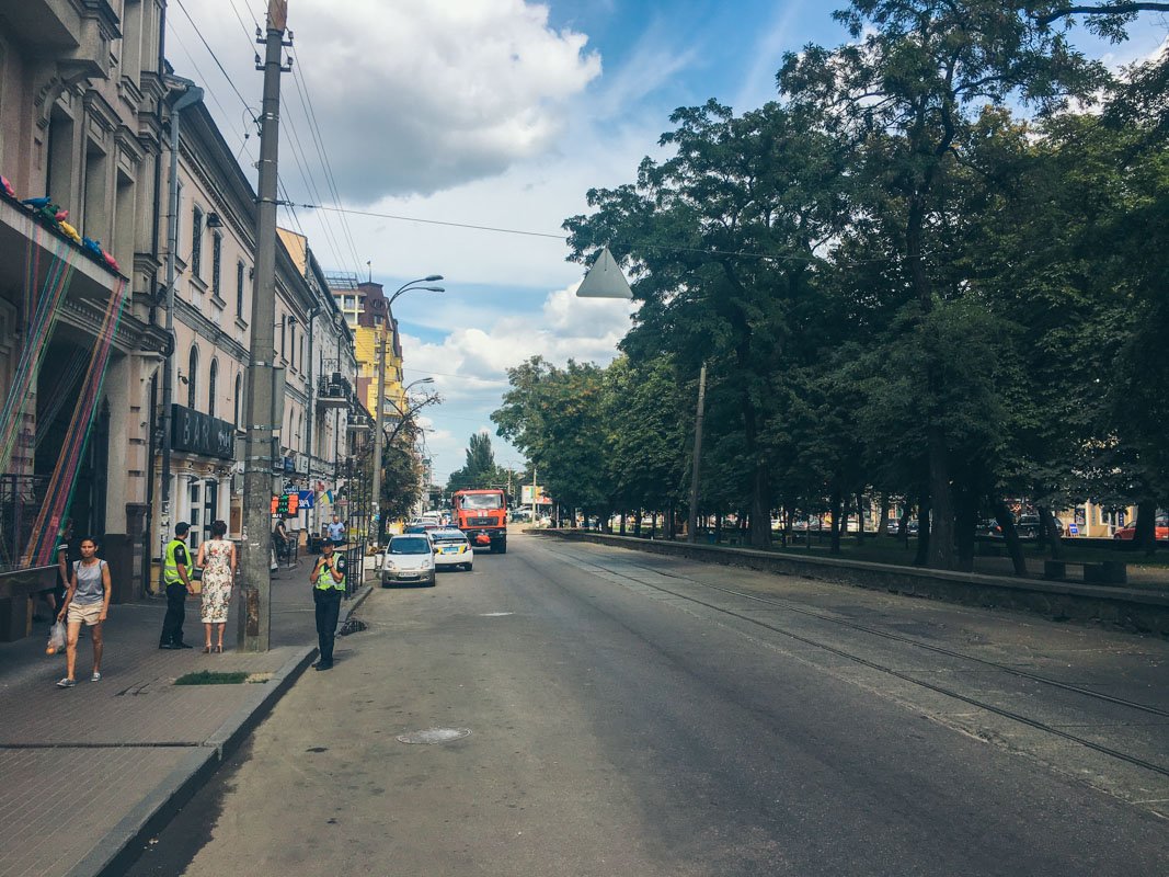 В Киеве на улице Нижний Вал обнаружили опасный предмет