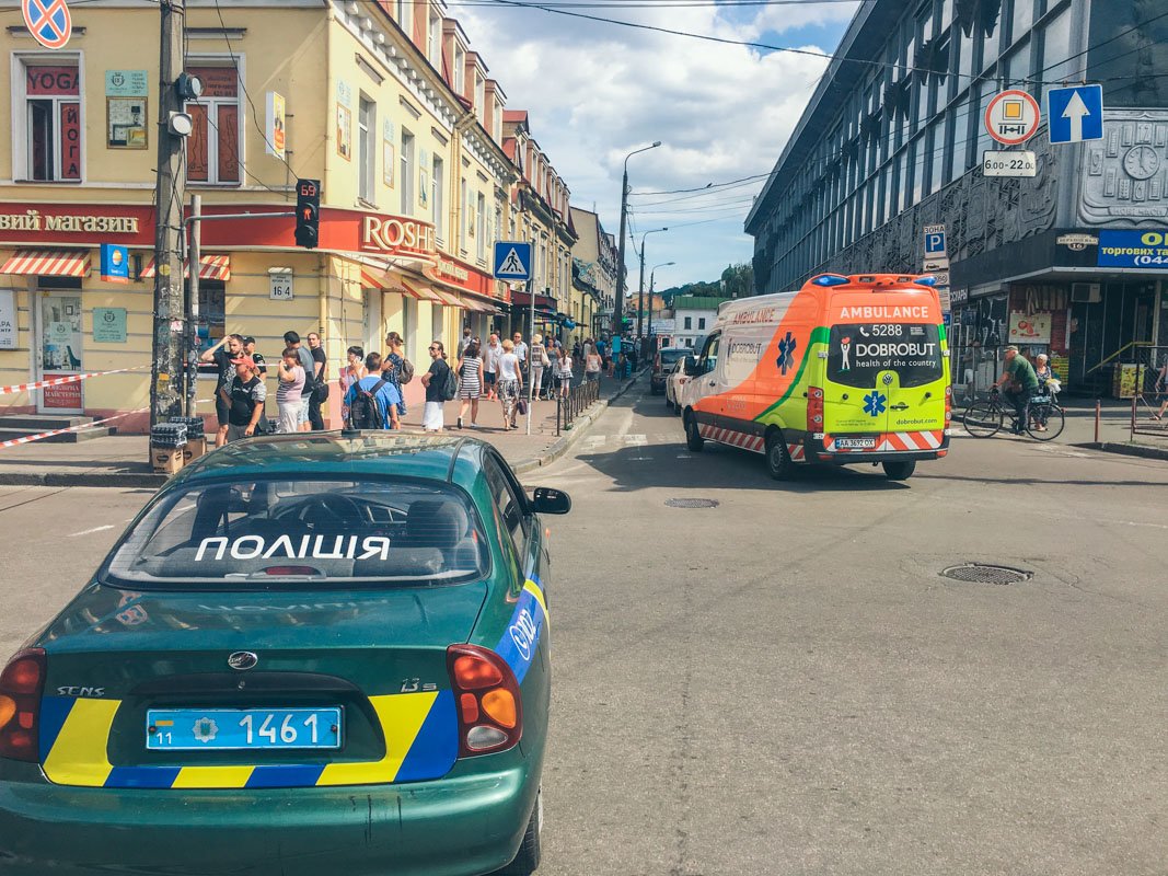 Сотрудники полиции и оцепили квартал от Житнего рынка до станции метро «Контрактовая площадь»