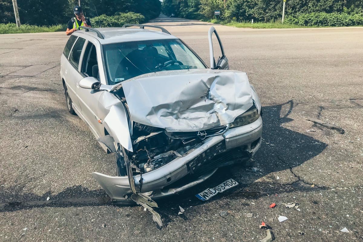 В результате аварии пострадали оба водителя В результате аварии пострадали оба водителя