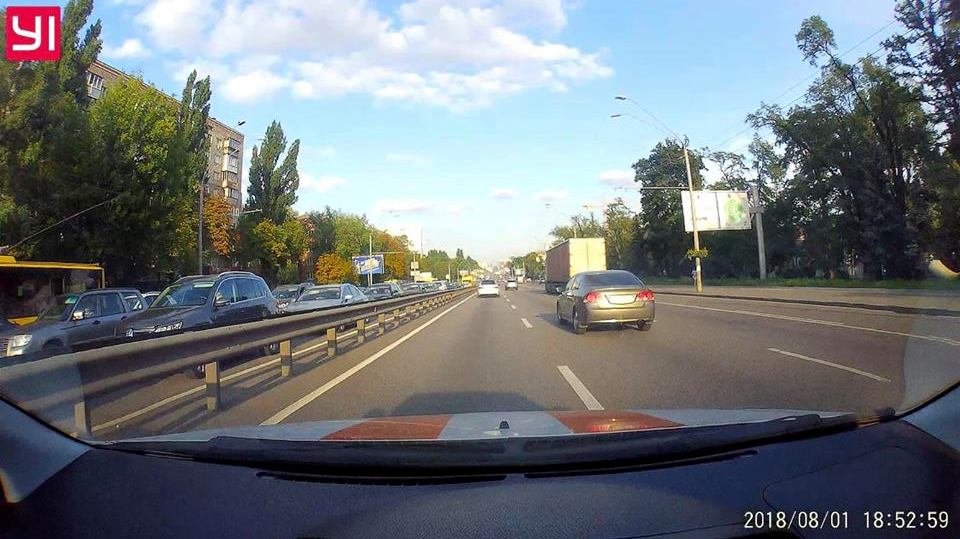 Проспект Победы в сторону Нивок стоит Проспект Победы в сторону Нивок стоит