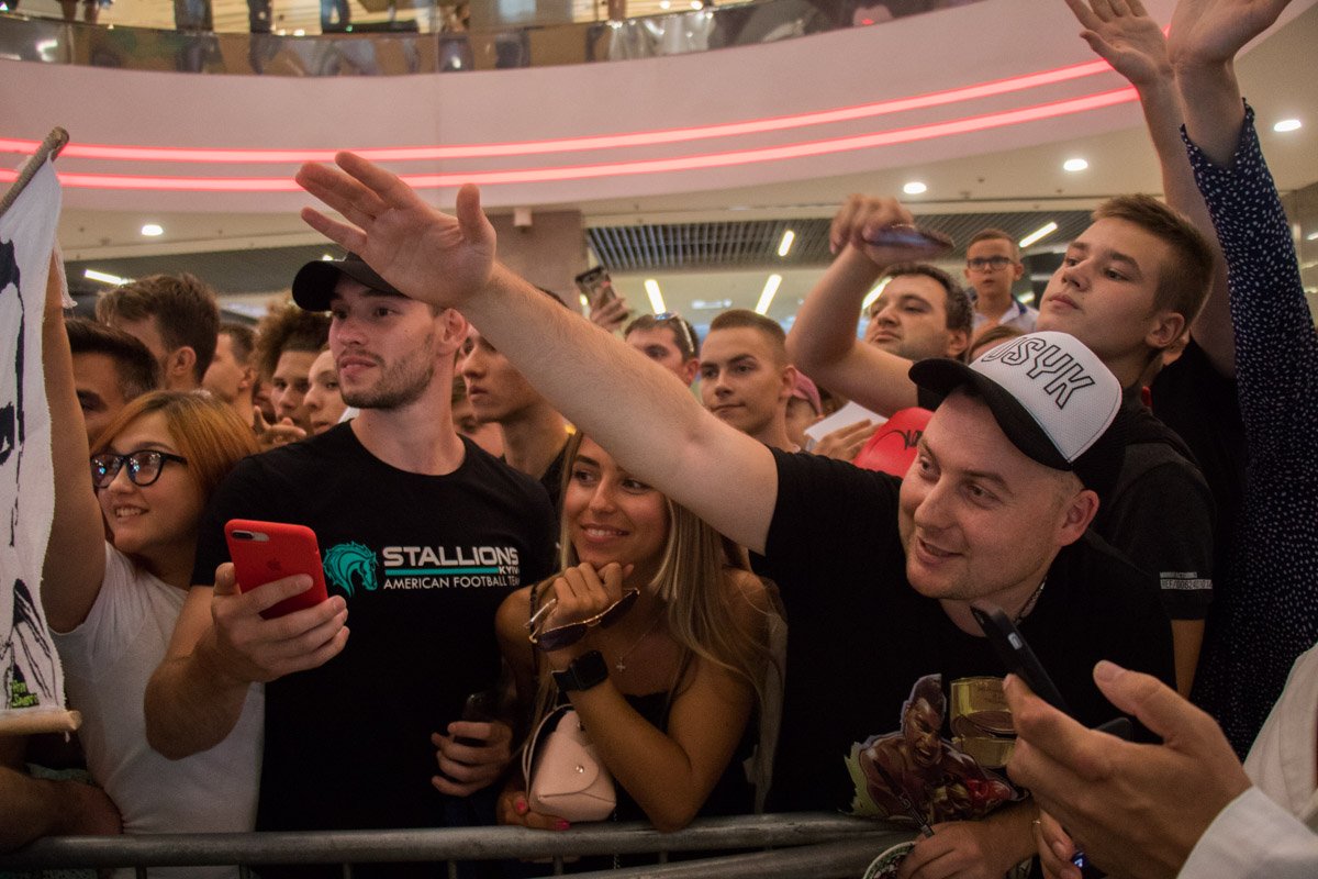 В атриуме ТРЦ Gulliver было буквально негде яблоку упасть