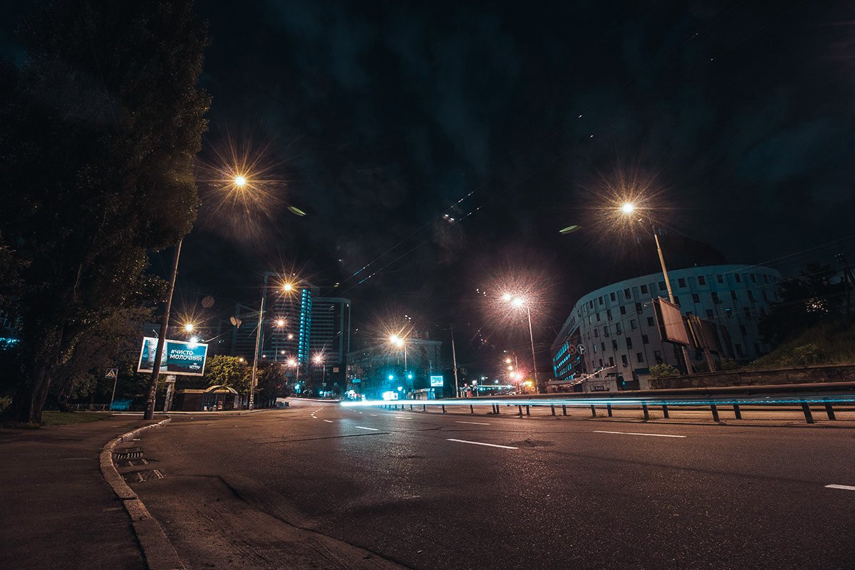 В столице редко видны звезды