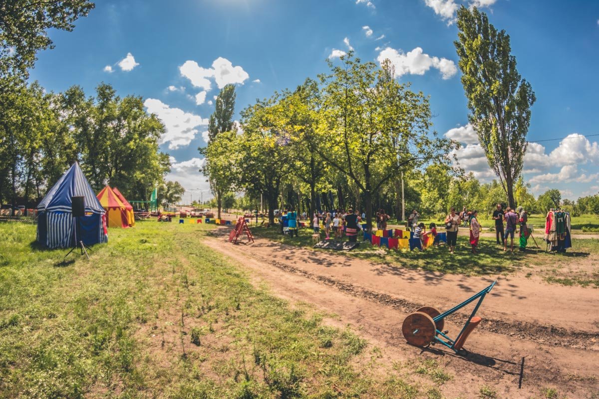 После торжественного открытия организовали "богатырские" развлечения для детей и взрослых После торжественного открытия организовали "богатырские" развлечения для детей и взрослых