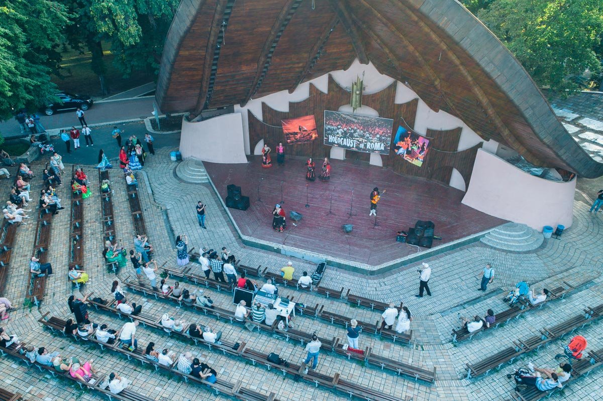 На вечер памяти «Цыганские романсы над Днепром» пришло немало горожан На вечер памяти «Цыганские романсы над Днепром» пришло немало горожан