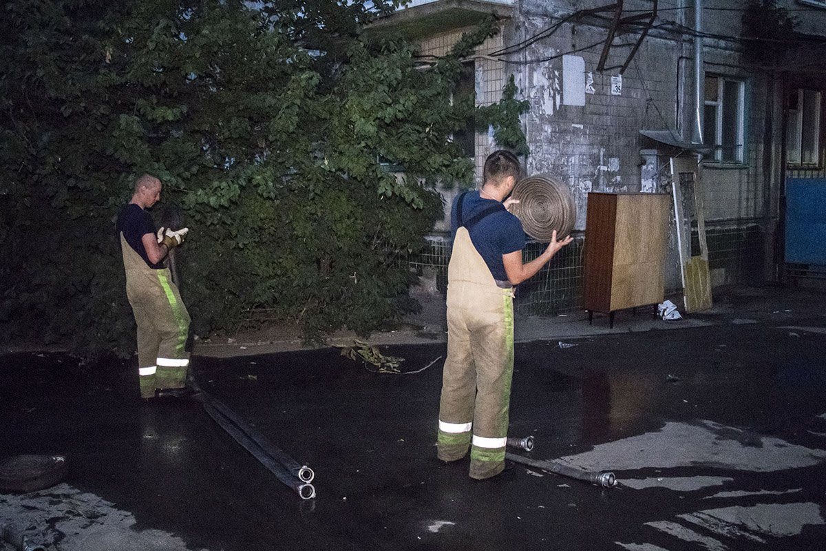 С огнем пожарные боролись около 2 часов