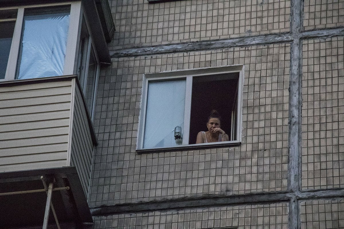  Около 15 человек из горящего дома эвакуировали