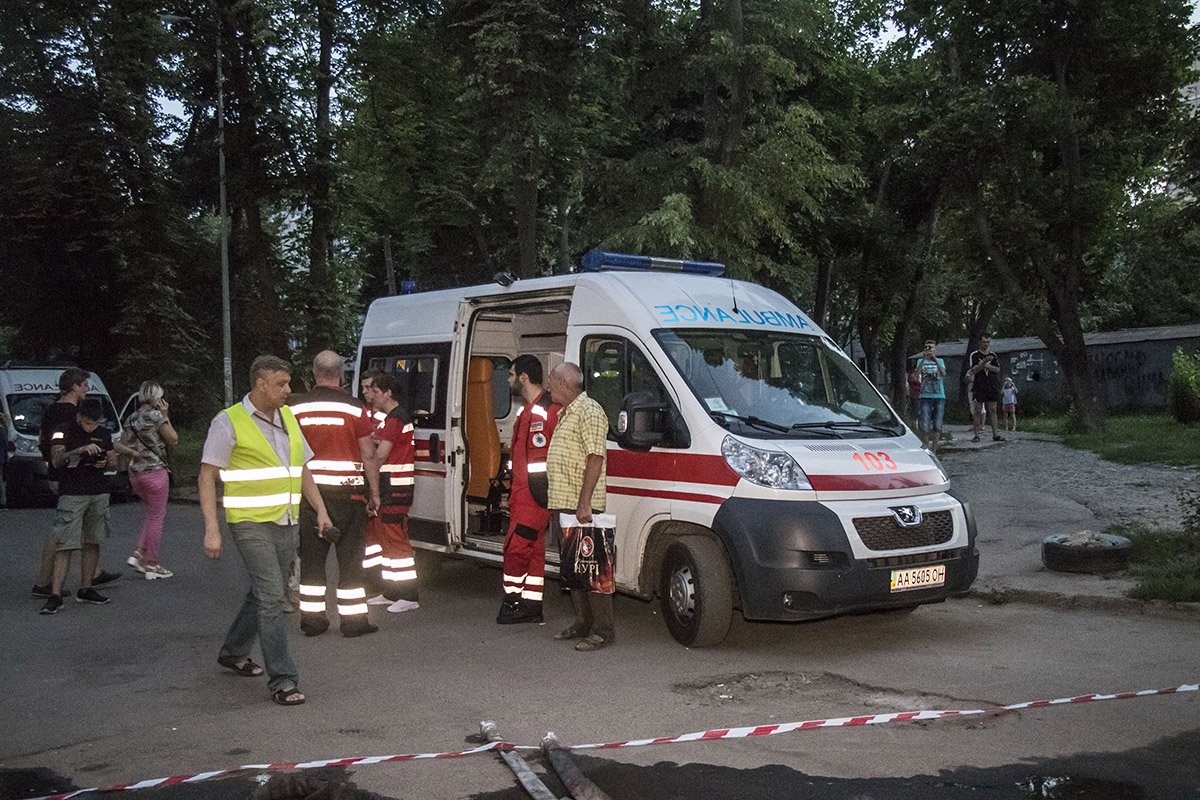 Одного человека госпитализировали с отравлением угарным газом