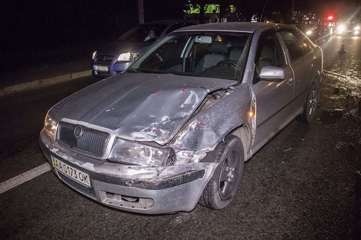 Пока оба водителя разбирались, в жигули влетел Skoda Octavia, который не заметил ДТП Пока оба водителя разбирались, в жигули влетел Skoda Octavia, который не заметил ДТП