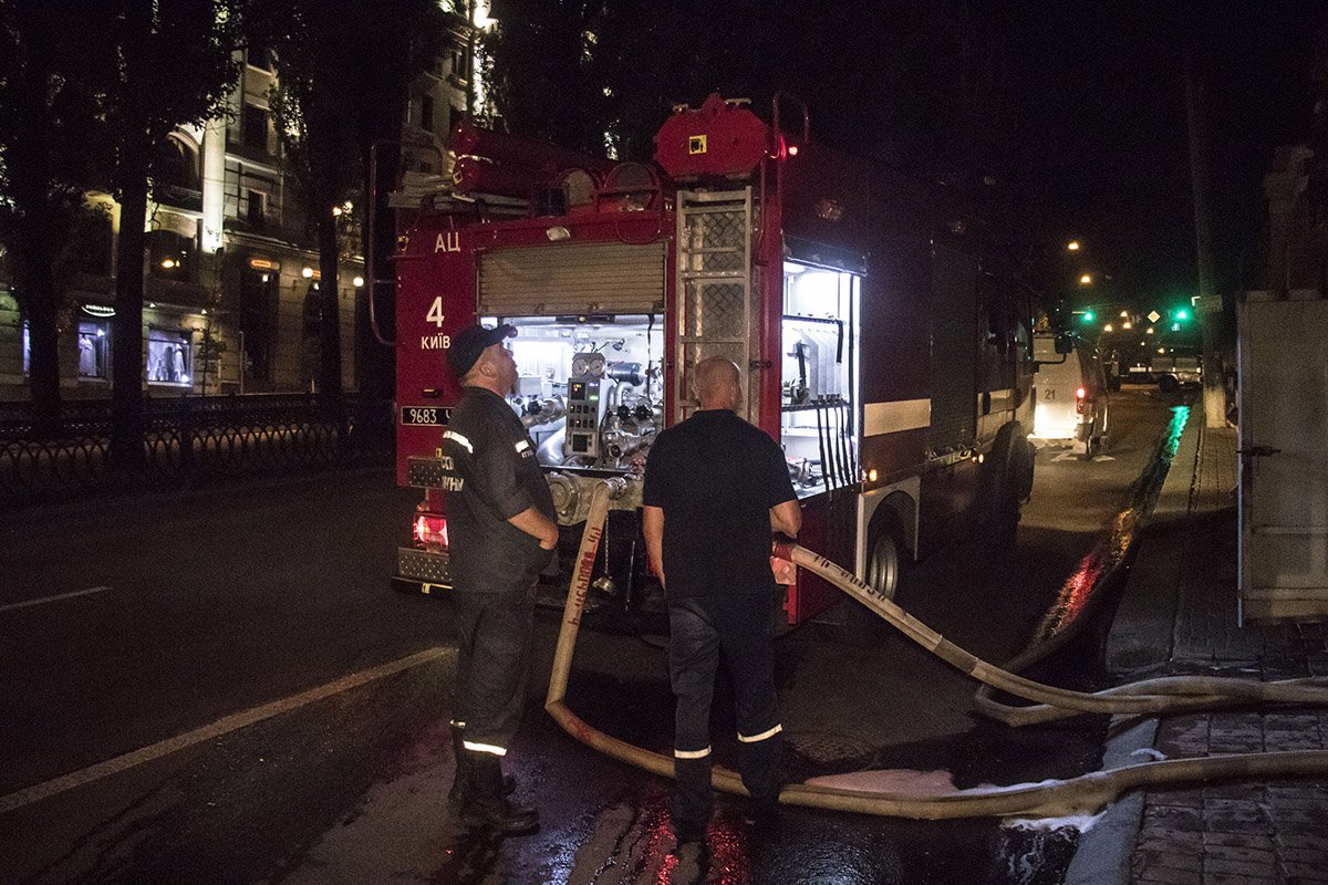 Со слов сотрудника пожарной службы, горел утеплитель на шестом этаже Со слов сотрудника пожарной службы, горел утеплитель на шестом этаже