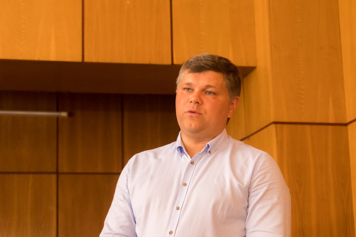 Сергей Фейло - представитель компании, предоставившей оборудование, рассказал, что технику практически невозможно сломать 