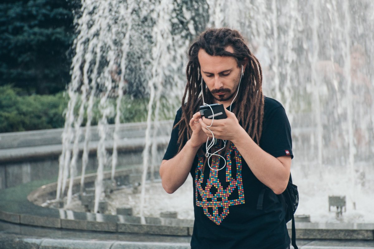 С книгами, медитациями и фаст-фудом: как жители Киева проводят вечер пятницы 8