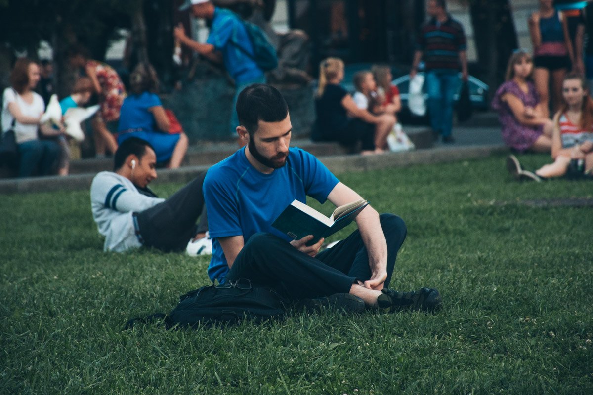 Читать "настоящие", а не электронные книги - снова становится модным Читать "настоящие", а не электронные книги - снова становится модным