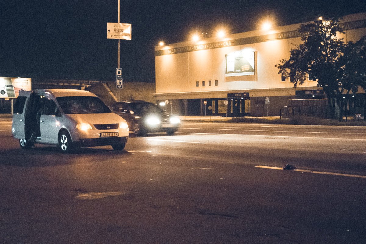 На Броварском проспекте Volkswagen сбил пешехода На Броварском проспекте Volkswagen сбил пешехода