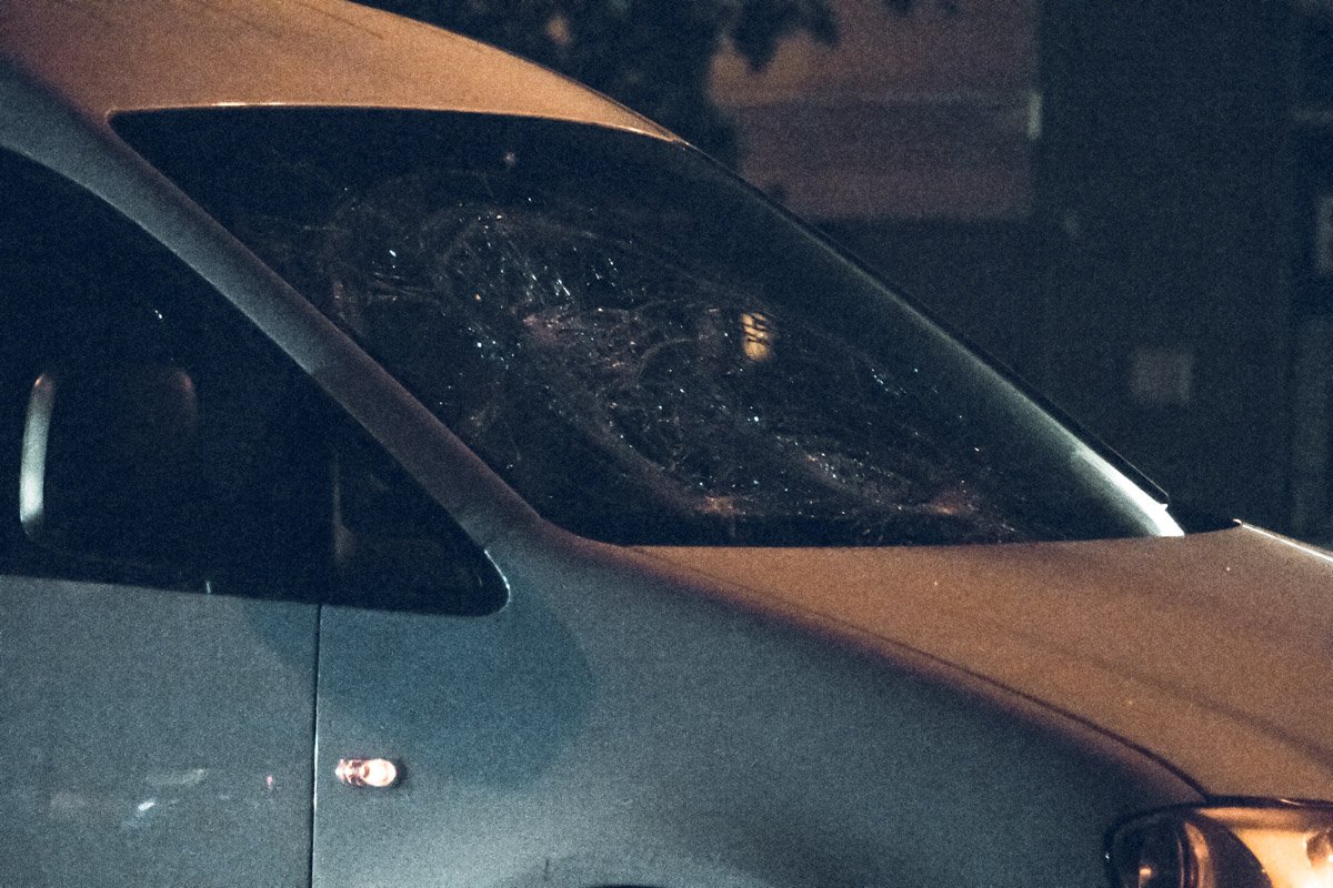 Женщина перебегала дорогу в неположенном месте и угодила под колеса авто Женщина перебегала дорогу в неположенном месте и угодила под колеса авто