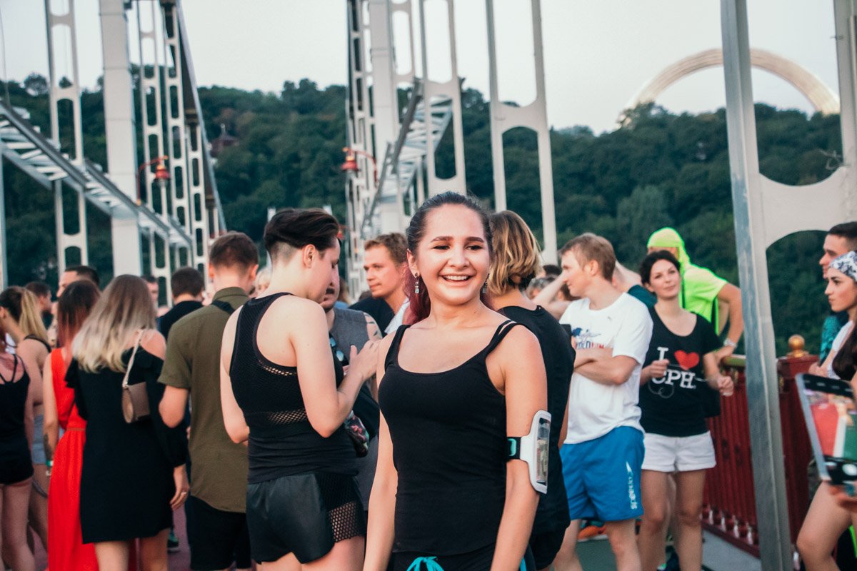 Бежали больше 100 человек Бежали больше 100 человек