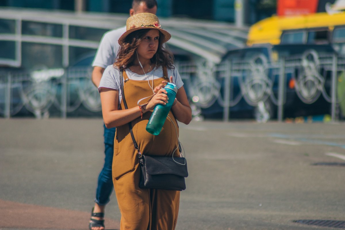 Хорошо малышу у мамы в животике - там не жарко. Наверное