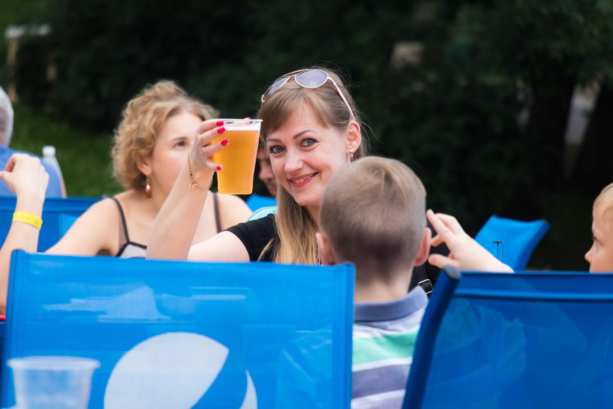 Пиво отлично прохлаждает посреди знойного дня