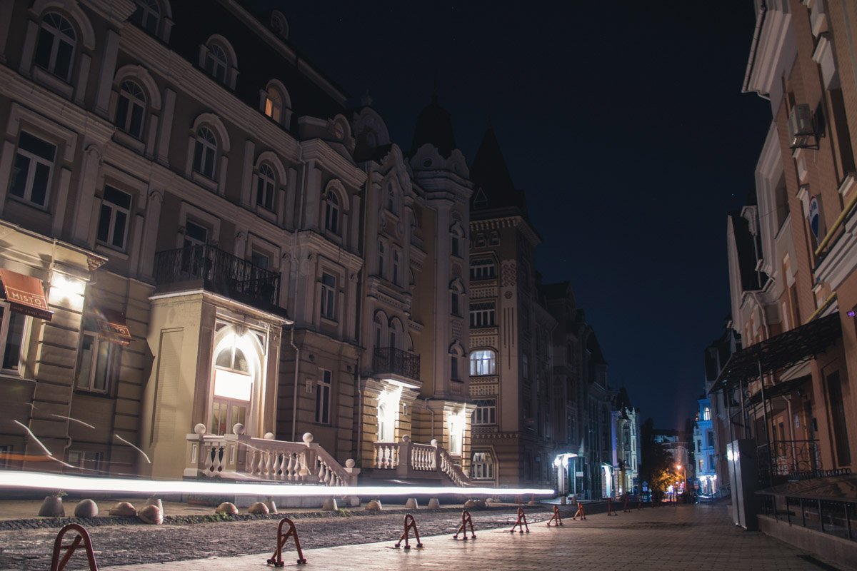 После захода солнца Воздвиженка обретает совсем другой, загадочный, вид