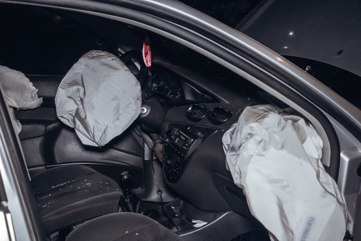 От удара в Opel сработали подушки безопасности От удара в Opel сработали подушки безопасности