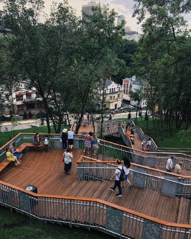 Новая лестница на Пейзажной аллее Фото: @thisisfilin Новая лестница на Пейзажной аллее Фото: @thisisfilin