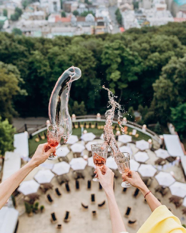 Девочкам сложно сдерживать эмоции. Фото: vsi.svoi Девочкам сложно сдерживать эмоции. Фото: vsi.svoi