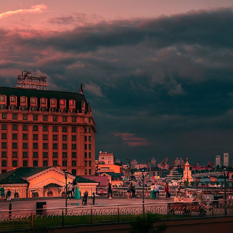 Теплые краски города. Фото: @valeriy_petrikovets Теплые краски города. Фото: @valeriy_petrikovets