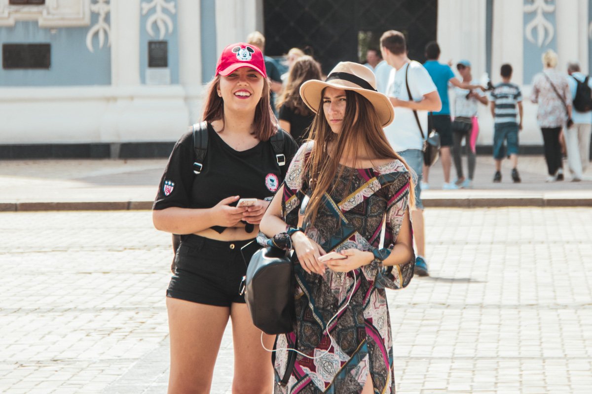 Дарите свои улыбки прохожим Дарите свои улыбки прохожим