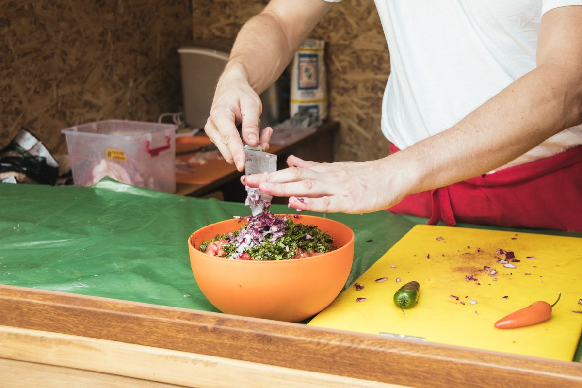 Еду готовят прямо на месте при вас Еду готовят прямо на месте при вас