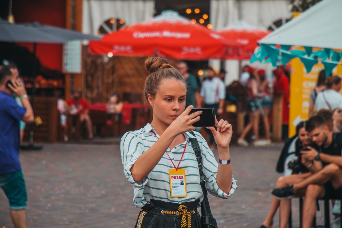 Тяжело работать, когда все отдыхают