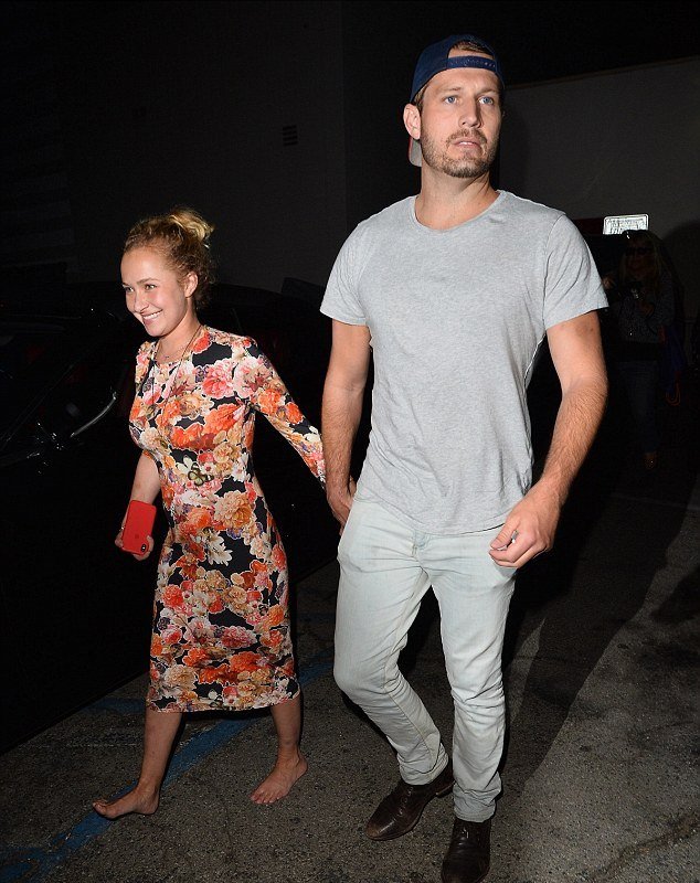 Слухи о разводе боксера и его супруги поползли после того, как актрису заметили в компании другого мужчины. Фото: DailyMail