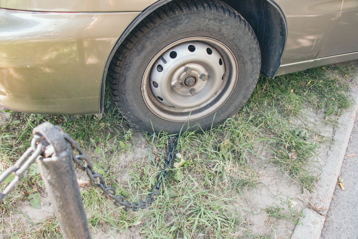 Спустя 30 минут оказания скорой неотложной помощи на месте аварии, водителя госпитализировали Спустя 30 минут оказания скорой неотложной помощи на месте аварии, водителя госпитализировали