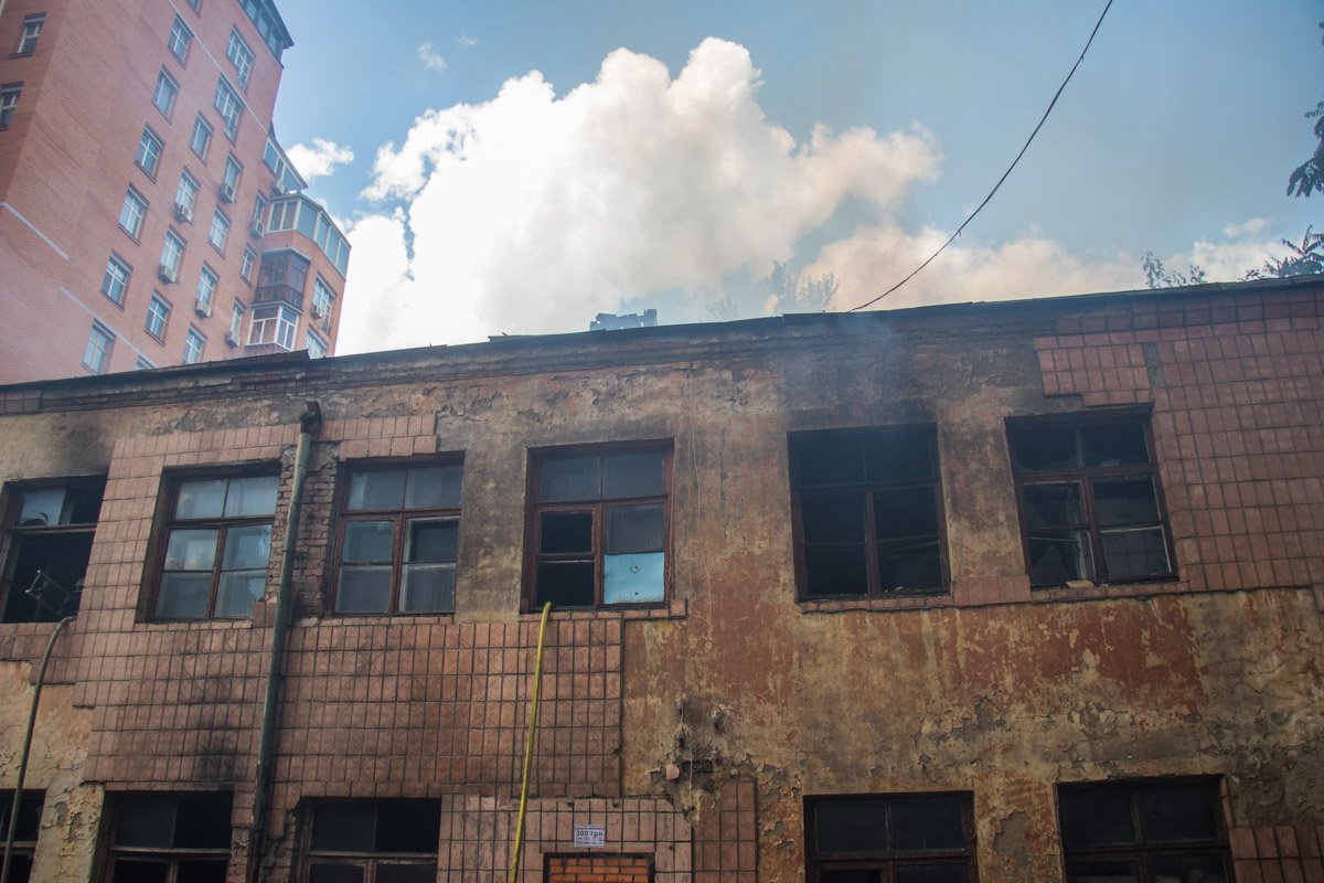 По состоянию на 13:35 пожар локализован, а в 14:25 ликвидирован По состоянию на 13:35 пожар локализован, а в 14:25 ликвидирован