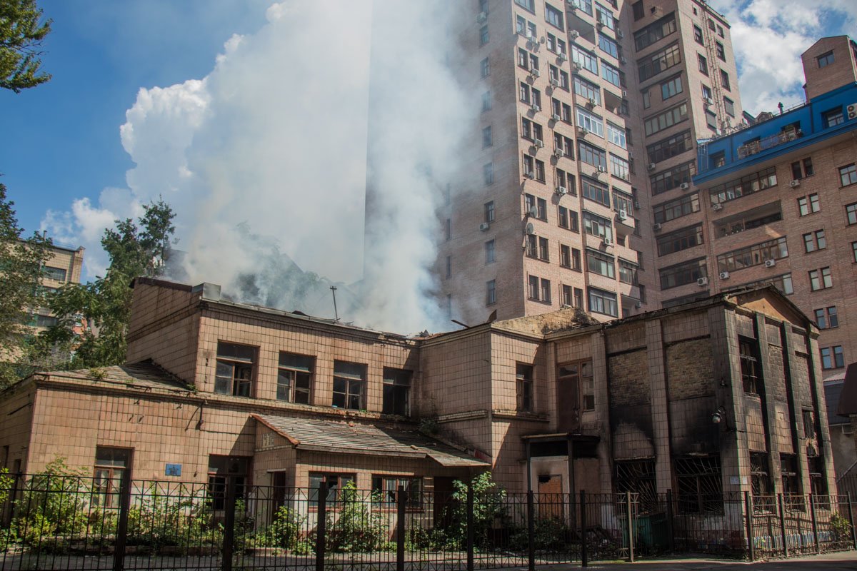 Пожар в этом здании уже не первый раз Пожар в этом здании уже не первый раз