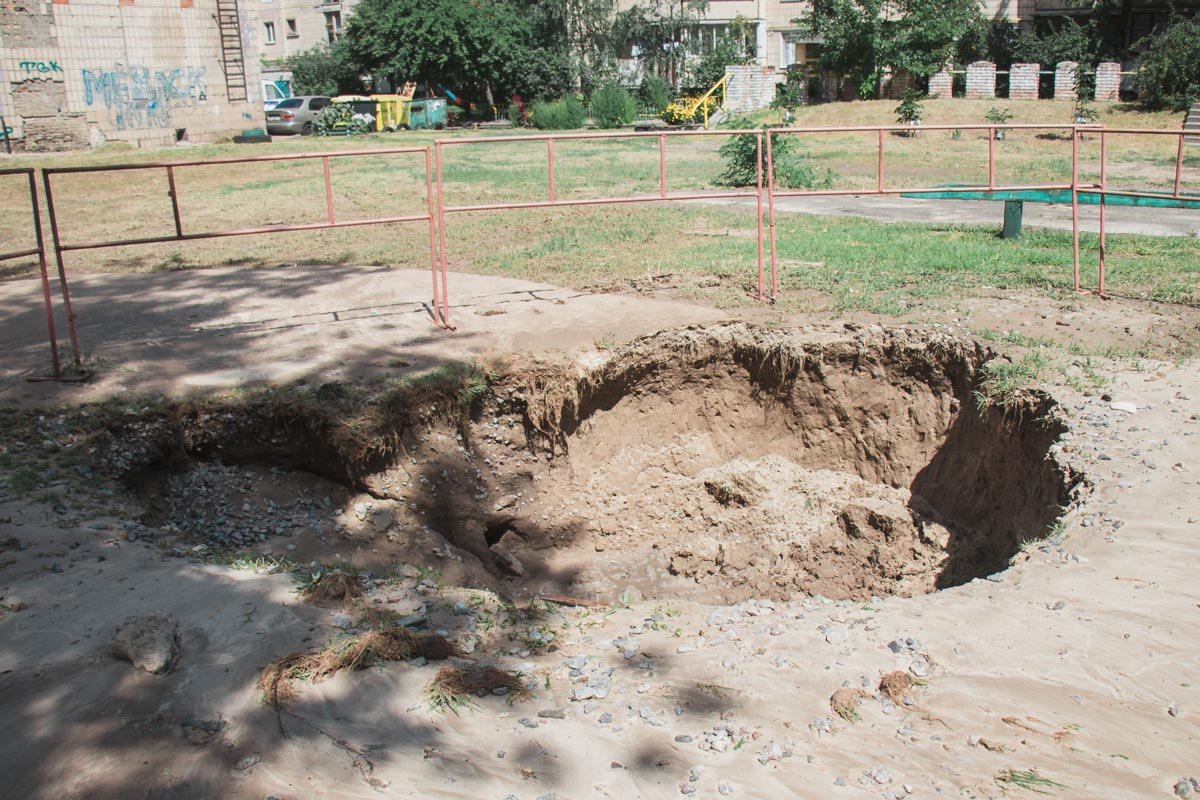 Холодную воду местным жителям не отключали