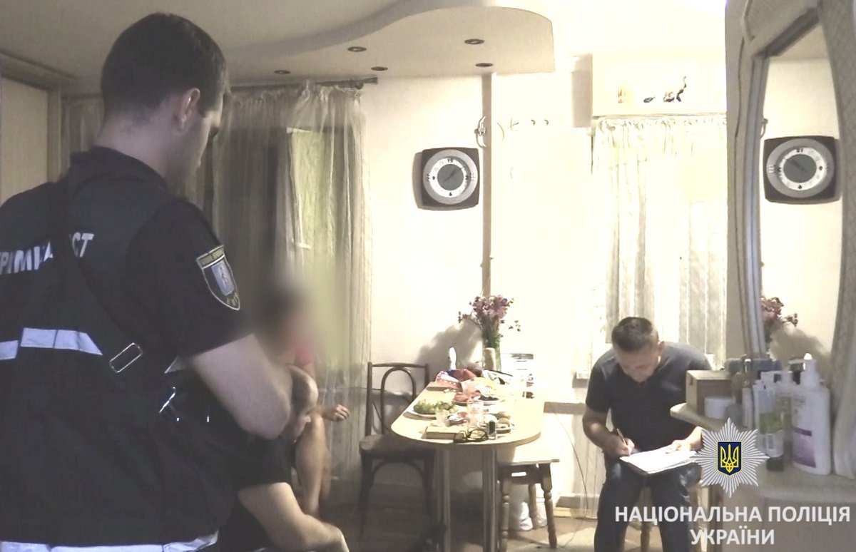 В Дарницком районе Киева женщина в состоянии алкогольного опьянения зарезала своего соседа
