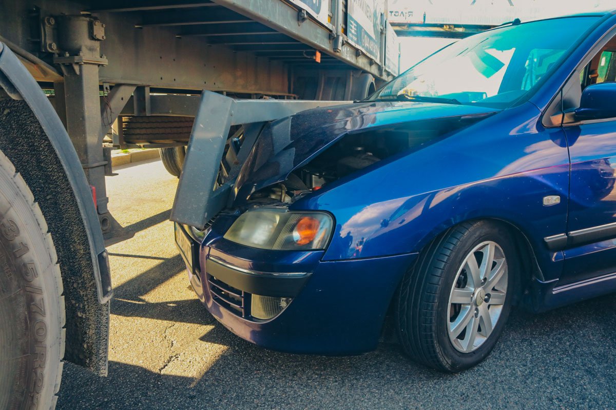 Столкнулись МАЗ, КАМАз, Mitsubishi и Hyundai Столкнулись МАЗ, КАМАз, Mitsubishi и Hyundai