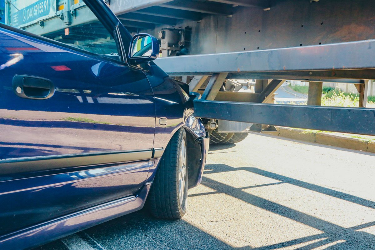 Из-аз аварии образовалась пробка в сторону центра Из-аз аварии образовалась пробка в сторону центра