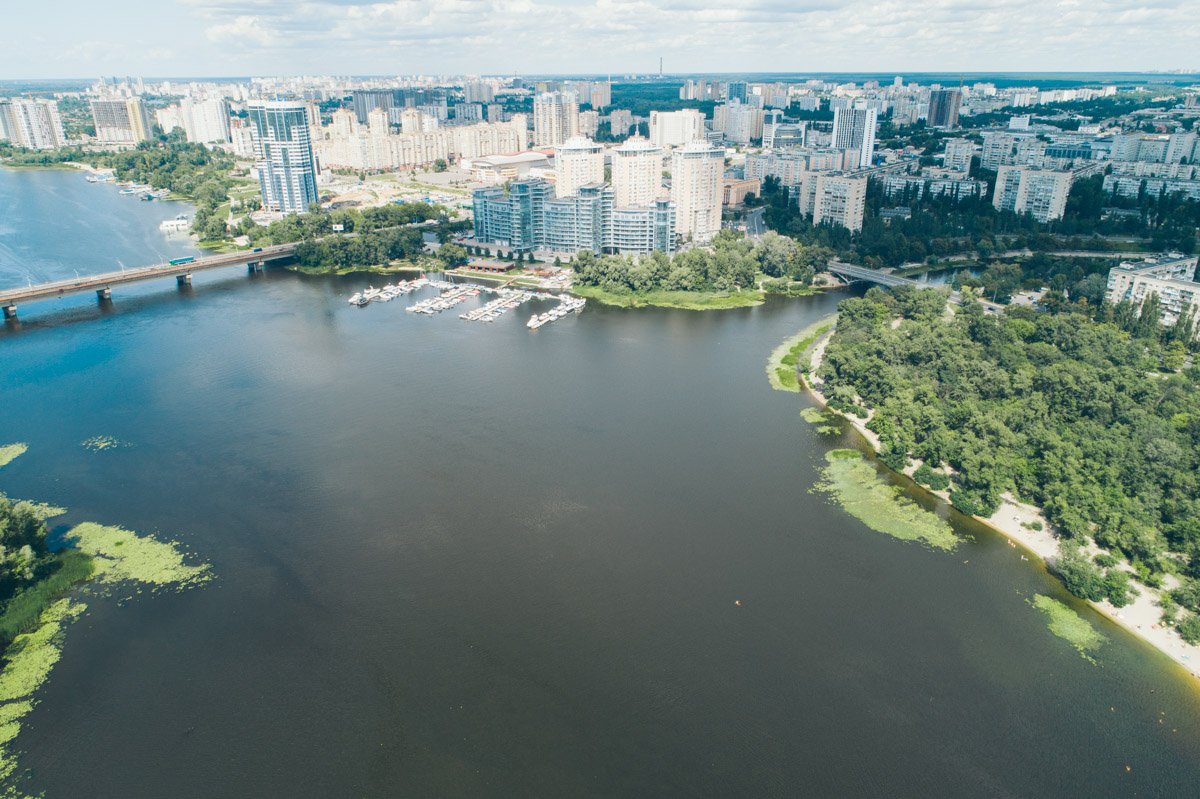 когда большая концентрация отмерших водорослей находится в воде, то можно получить легкие ожоги на коже