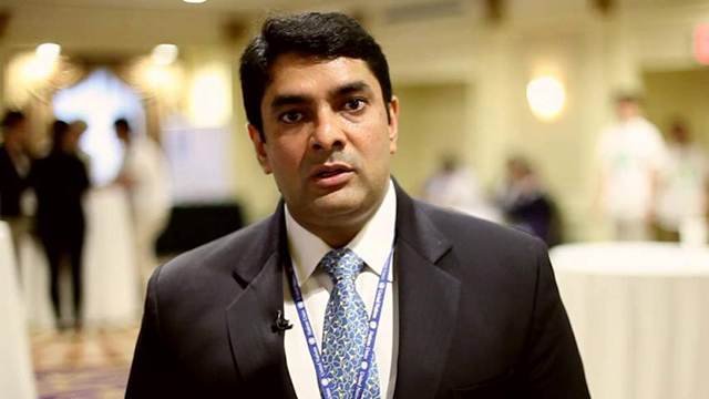 В сексуальных домогательствах к своим коллегам-мужчинам обвинили Рави Каркара