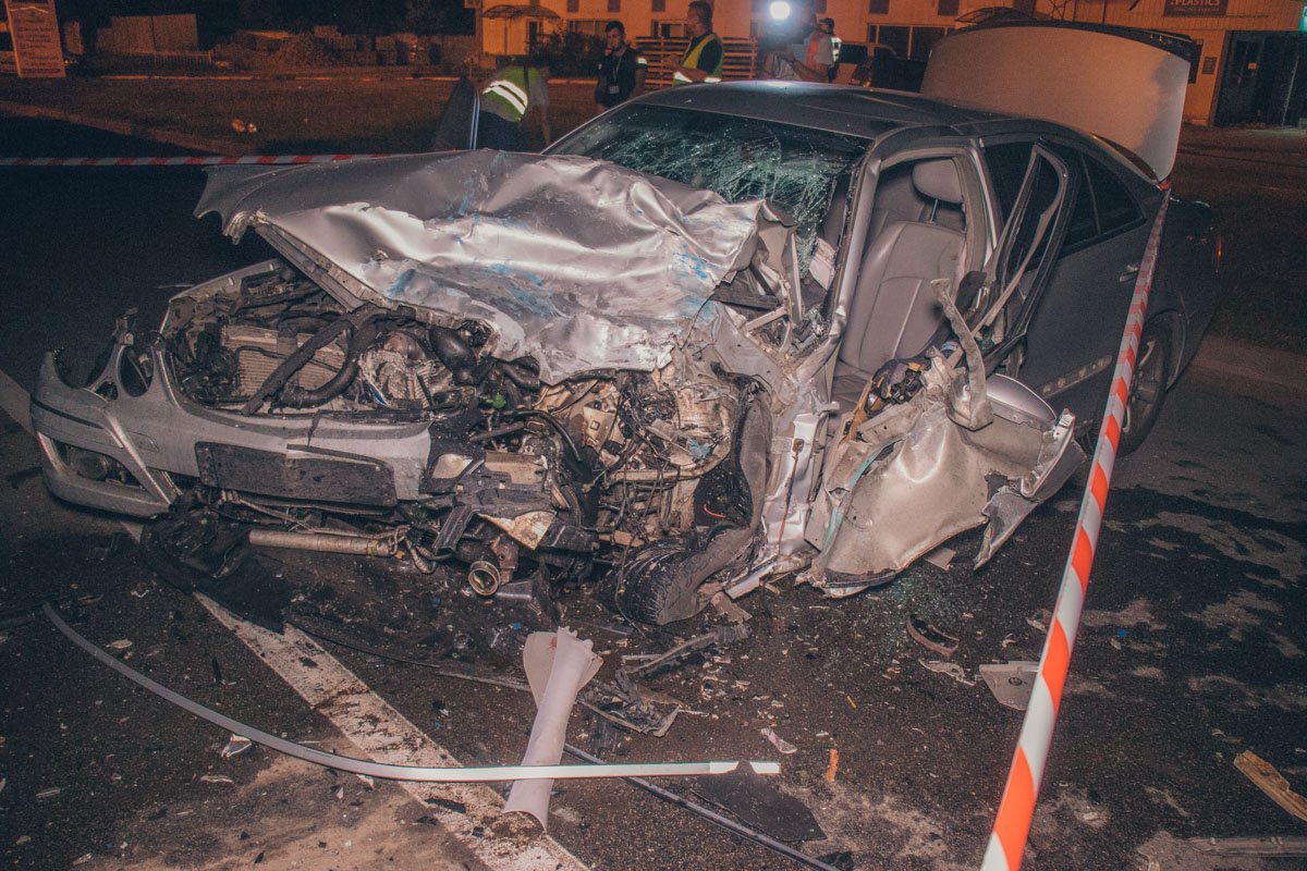 Mercedes ехал по улице Лебединской в сторону Полярной