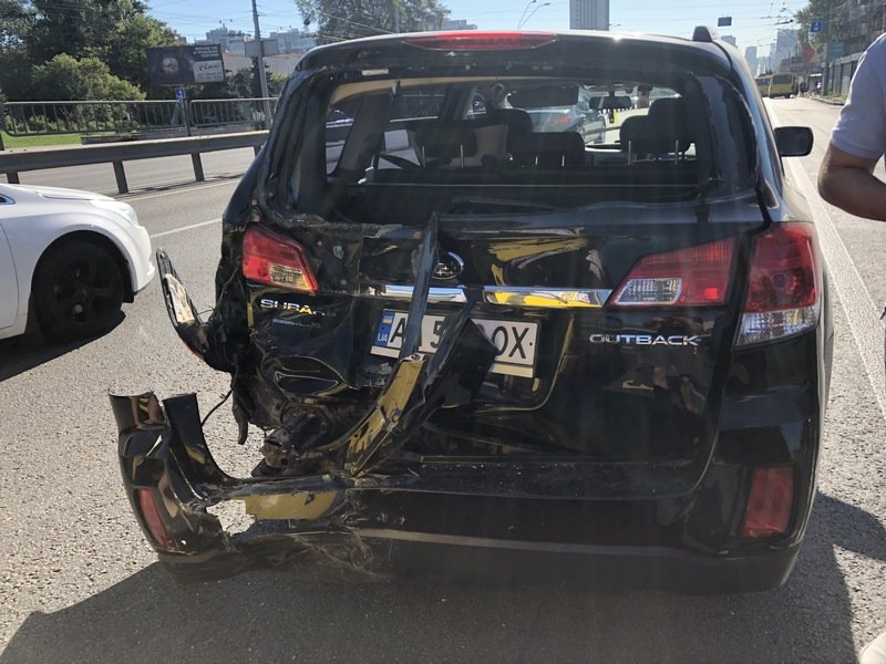 По предварительным данным правоохранителей, авария случилась из-за несоблюдения допустимой  дистанции 