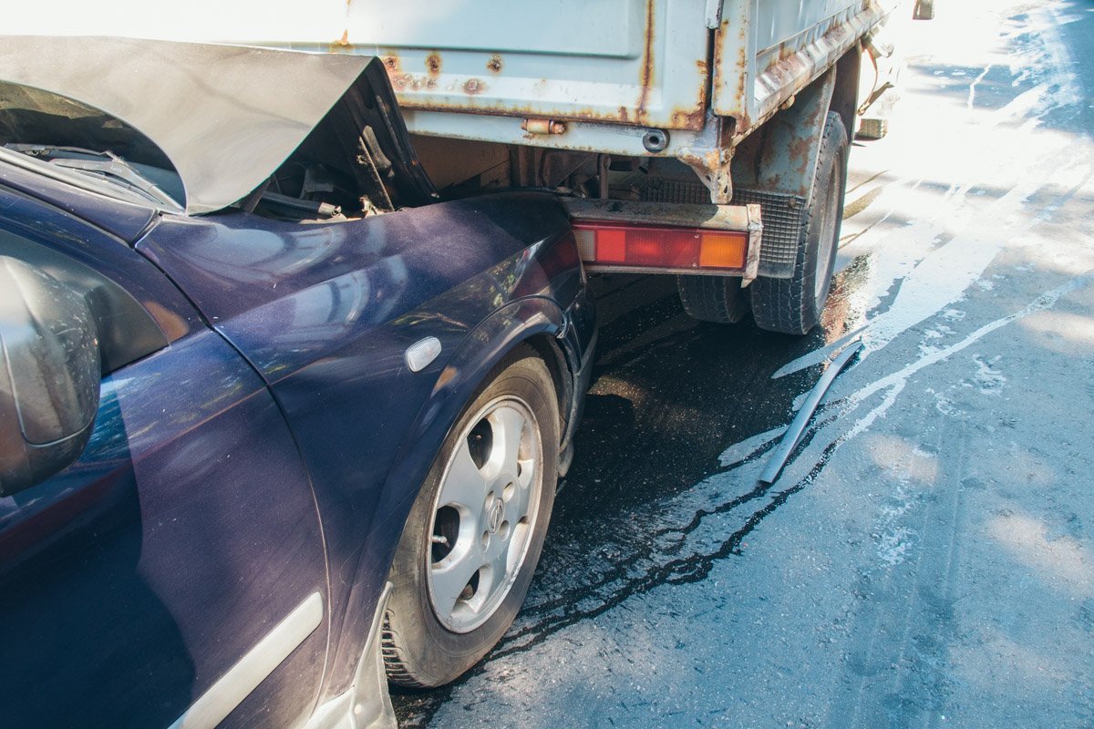 Из-за столкновения автомобилей пострадал водитель Opel