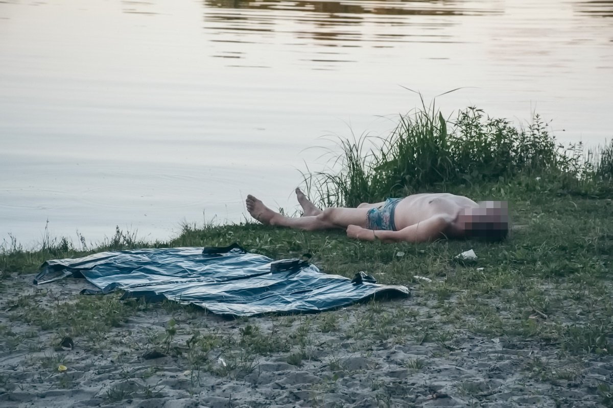 Мужчину достали из воды около 19:00