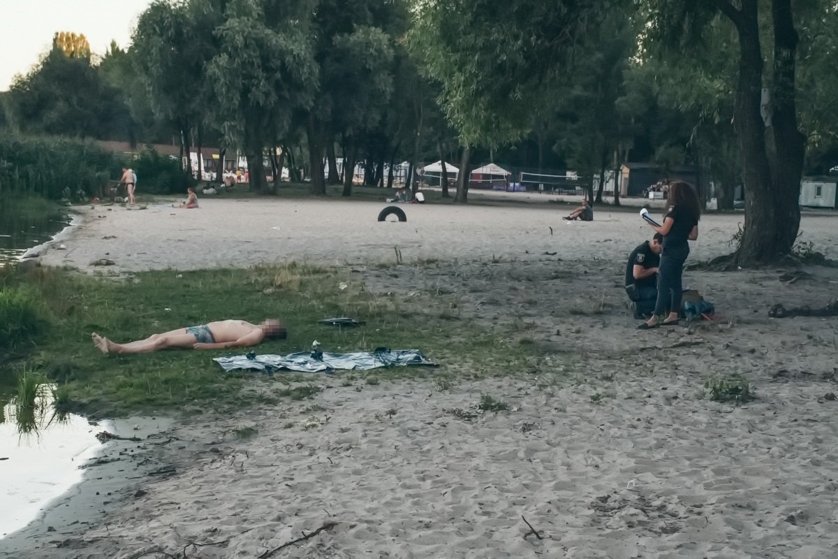 По предварительной информации, мужчина отдыхал на пляже и был в состоянии алкогольного опьянения