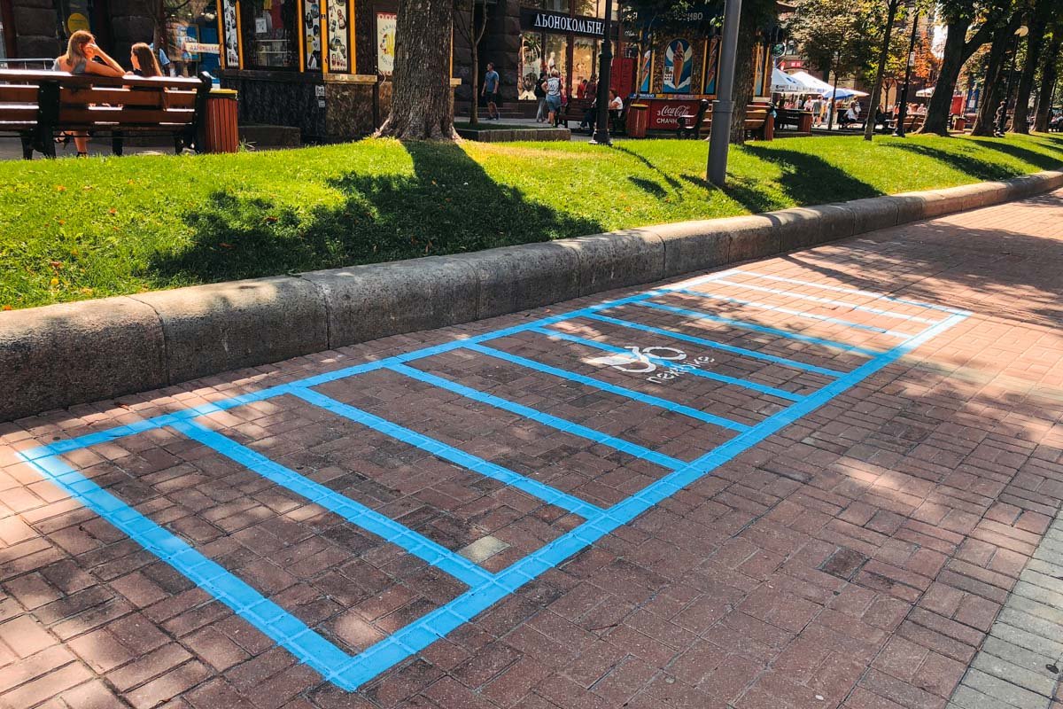 Сама разметка напоминает нарисованную велопарковку